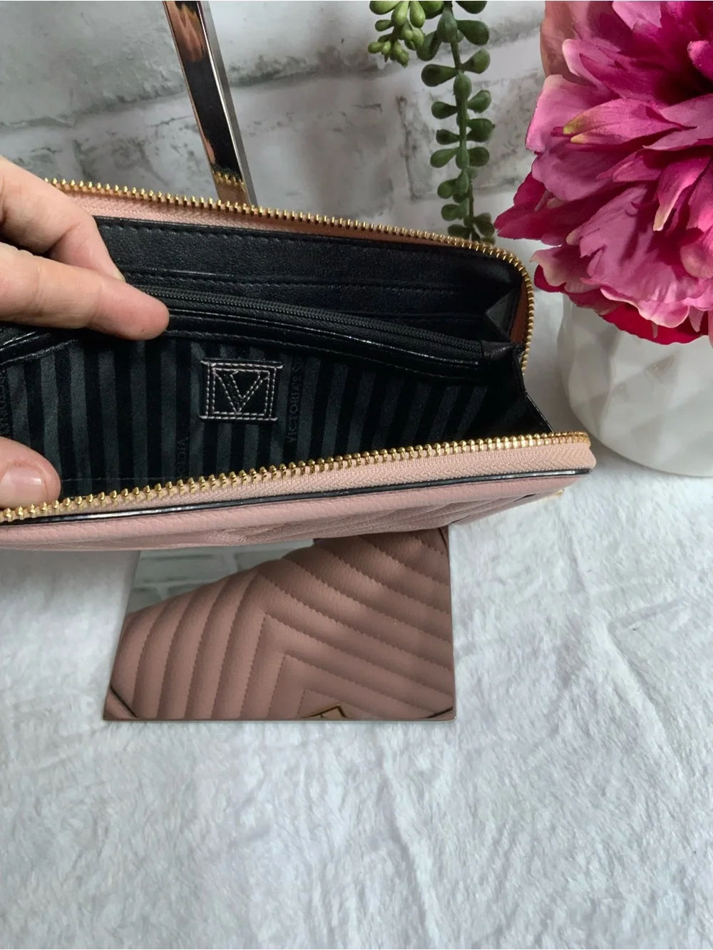 Victoria's Secret Quilted Zip Wallet - Pink with Gold V - Picture 2 of 3